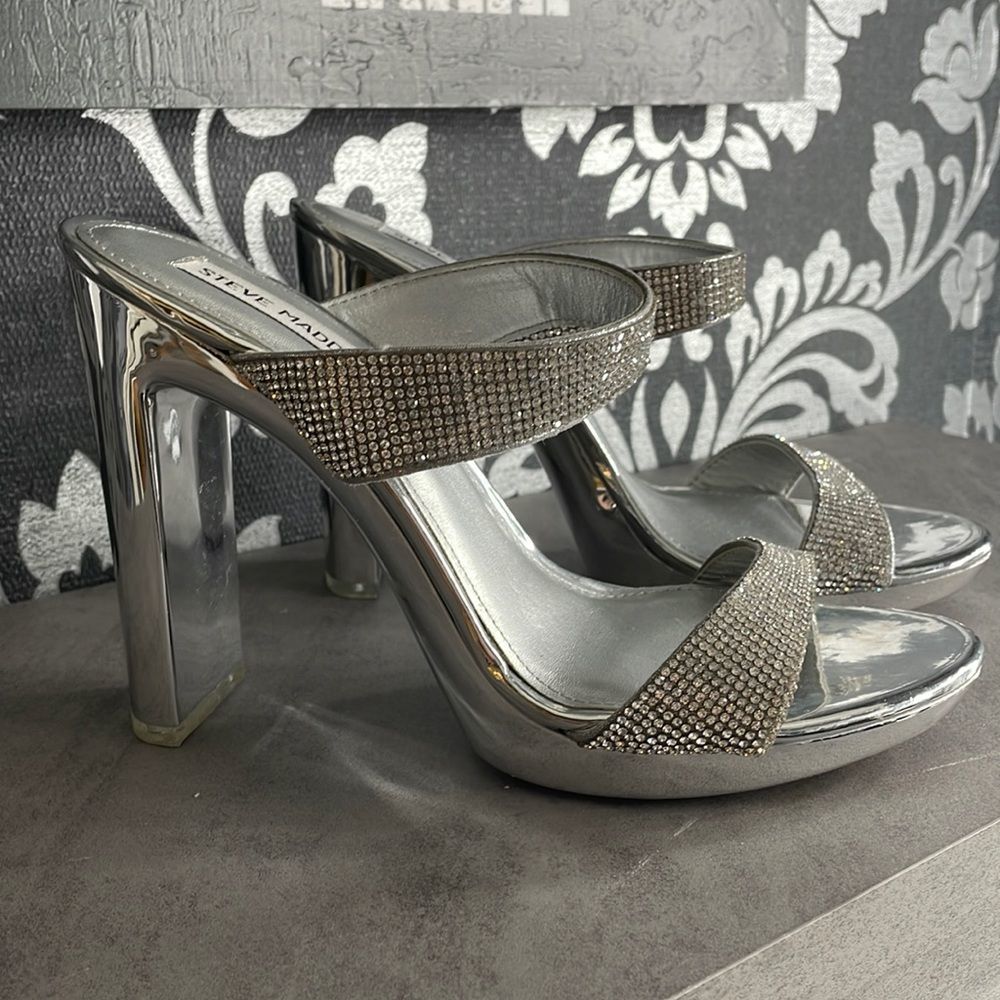 Steve Madden heel
